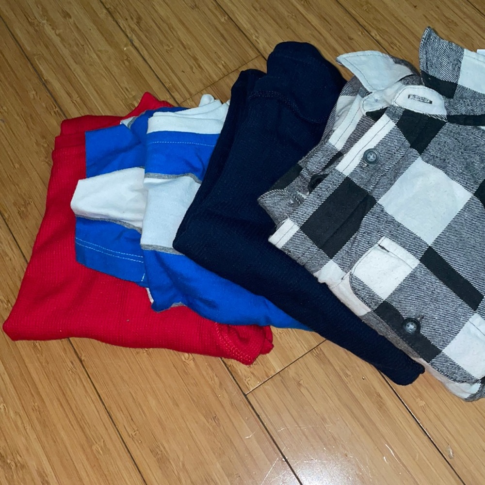 4 Old Navy long sleeve shirts L(10/12)
